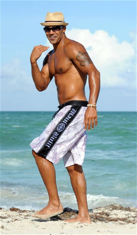 Shemar Moore Hits The Beach In Miami Shemar Moore Photo Fanpop Page