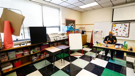Shelby County Schools board members hesitant to reopen buildings