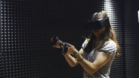 Hands On With The Final Oculus Rift At E3 2015 The Verge