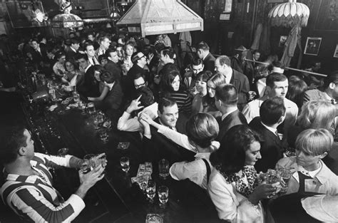 How Tgi Fridays Helped Invent The Singles Bar The New Yorker
