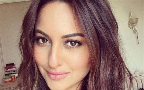 Woah Sonakshi Sinha To Share The Stage With Coldplay At Global Citizen Festival India Today