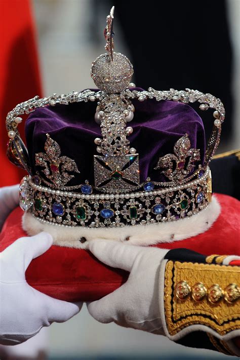Why The British Crown Jewels Still Fascinate Today Vogue France