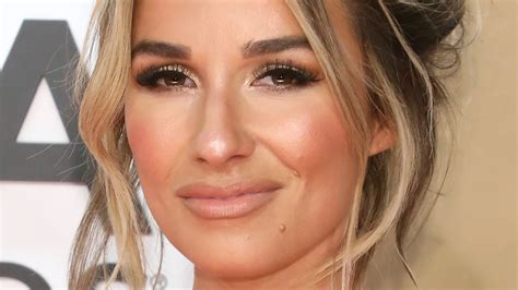 jessie james decker shares tearful response to criticism about her weight