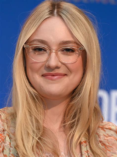 Dakota Fanning Nude Star Posts Racy Instagram Photo The Courier Mail