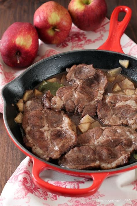 Rimuovere i tovaglioli con eccesso di marinata. Bistecche di coppa di maiale alle mele, scalogno e ...