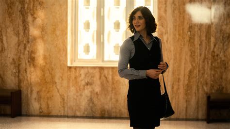 lizzy caplan finds something new in fatal attraction vanity fair