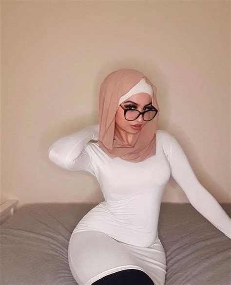 Busty Thick Hijabi Rhijabi