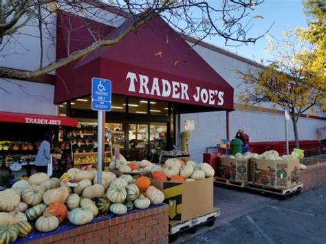 11 Reasons Why People Love Trader Joes Bit Supermarket