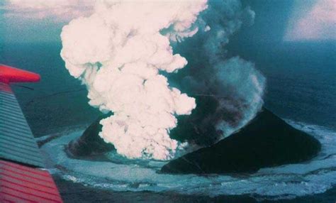 Know About The Mysterious Emergence Of This 50 Year Old Surtsey Island