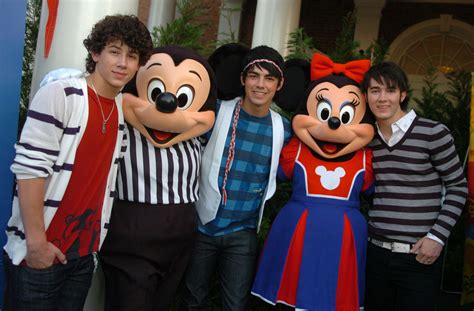 Founded in 1923, the company started off as a cartoon creator. Disney Channel Games 2007 - All Star Party - The Delite