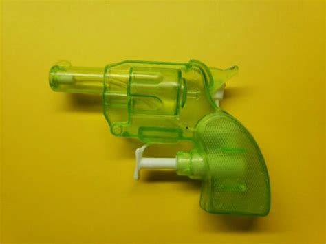 Vintage Uranium Green Plastic Water Squirt Gun Toy Revolver New Old