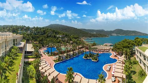 This beachfront hotel in bodrum offers easy access to numerous watersports, places to explore such as yalikavak marina, yalikavak market and bodrum amphitheatre, as well as enticing shops and restaurants. Vogue Hotel Supreme Bodrum - All about Bodrum