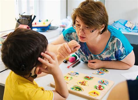 Социальное воспитание глухих и слабослышащих дошкольников со сложными