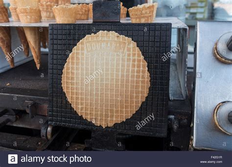 Doumar S Worlds First Ice Cream Cone Machine Va Stock Photo Alamy