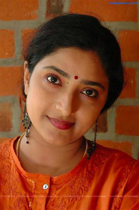 Praveena Actress Hd Photosimagespics And Stills 131799