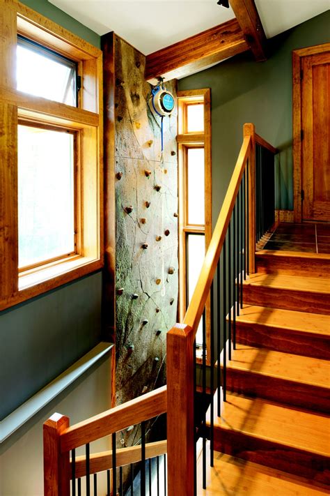 Challenging climbing wall for you children to build up courage. rock-climbing-wall-design-ideas-for-the-home (8)