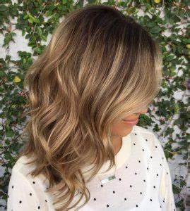 En colorant vos cheveux avec un dégradé de couleurs, cela allègera la chevelure et vos cheveux sembleront moins épais. Le balayage de cheveux, la technique idéale pour ma ...