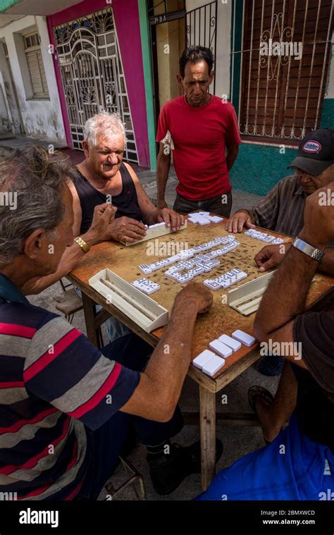 People Playing Dominos In The Street Santa Clara Cuba Stock Photo Alamy