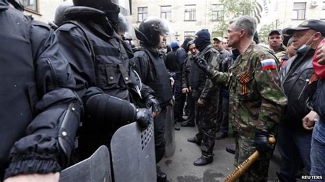 Ukraine Crisis Pro Russia Activists Take Luhansk Offices Bbc News