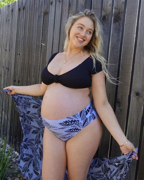 Model Iskra Lawrence Shows Off Final Month Of Pregnancy In Stunning