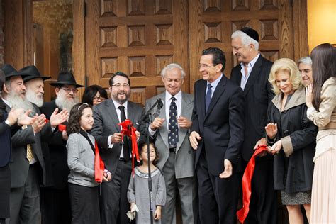 Chabad Celebrates New Building Yale Daily News