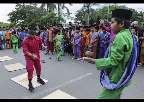 Permainan Tradisional Gasing Melayu Antara Foto