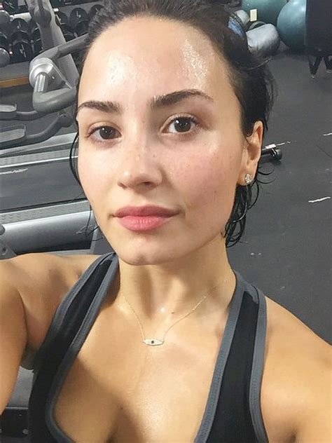 Demi Lovato Takes A Gym Selfie Demi Lovato Without Makeup Demi Lovato