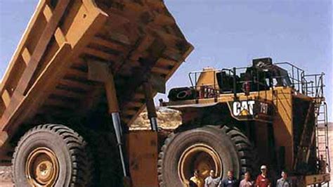 Caterpillar Building 700 Ton Completely Automatic Mega Dump Truck