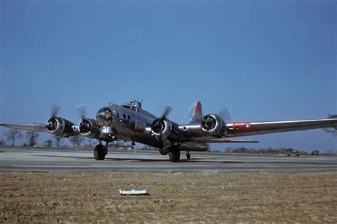 Flying The B 17 Flying Fortress American Air Museum