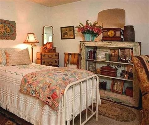 old fashioned vintage aesthetic bedroom decor