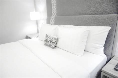 Waduk adalah istilah dalam bahasa jawa yang digunakan untuk menyebut bendungan atau tanggul. Info Hotel Solo - Promo Akhir Tahun Solia Zigna Laweyan ...