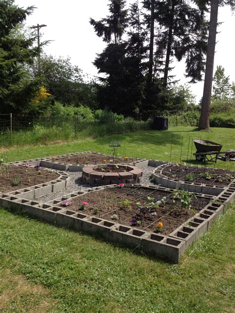 Build a concrete block raised bed garden! My amazing cinder block square foot garden planting ...