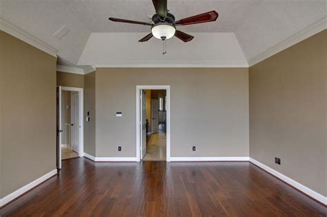 Crown molding on a vaulted ceiling. 19916 Gemstone Montgomery, TX 77356: Crown molding with ...