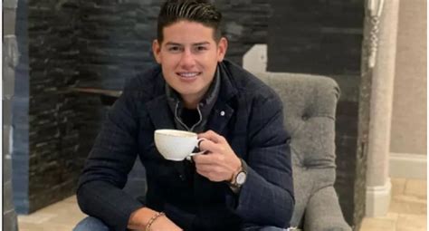 James Rodríguez está enamorado de su Bota de Oro y lo recuerda al Mundo