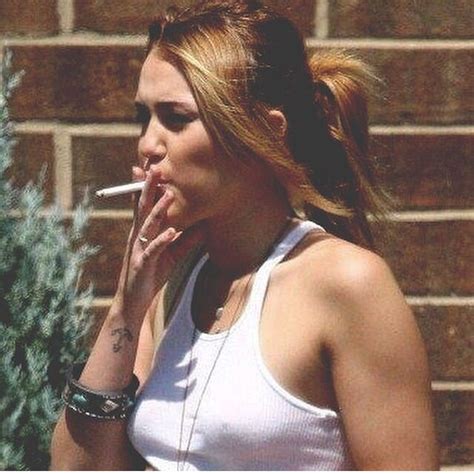 Pin By Michael Laidlaw On Smokers Celebrity Smokers Miley Cyrus