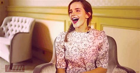 Emma Watson interrompe entrevista e você não vai acreditar no motivo Febre Teen