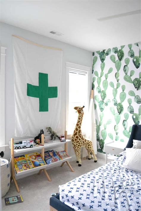 Two different colored walls bedroom. Two Tone Bedroom Walls - Bedroom Paint Colors Source On ...