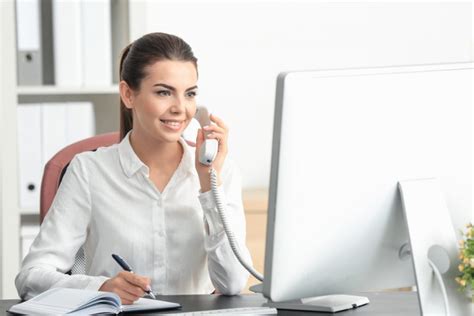 How To Become A Receptionist Job Today