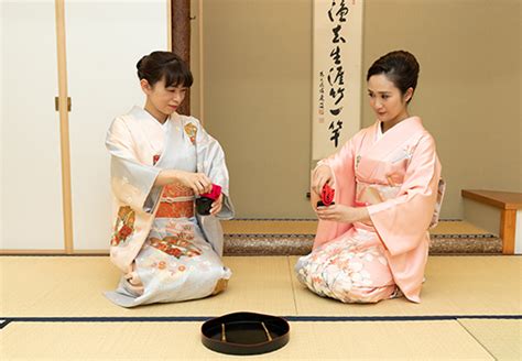 日本の伝統美といわれる茶道で着物を着る！そのルールを解説！ 東京銀座の茶道教室「 百華の会」初心者から上級者までどなたでも歓迎いたします 百華の会