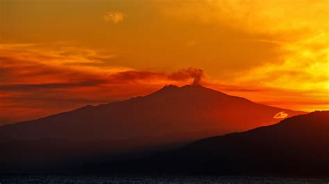 3840x2160 Volcano In Italy Sunset 4k Wallpaper Hd Nature 4k Wallpapers