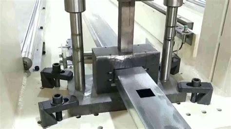 Cnc Automatic Hydraulic Punching Machine For 25x25 Hole On 30x60