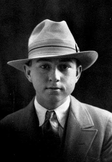 Clyde Barrow 1926 17 Years Old Bonnie Clyde Bonnie Parker Gangsters