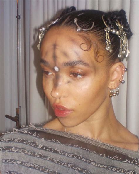Fka Twigs On Twitter Birthing A New Extraterrestrial Species On The Red Carpet