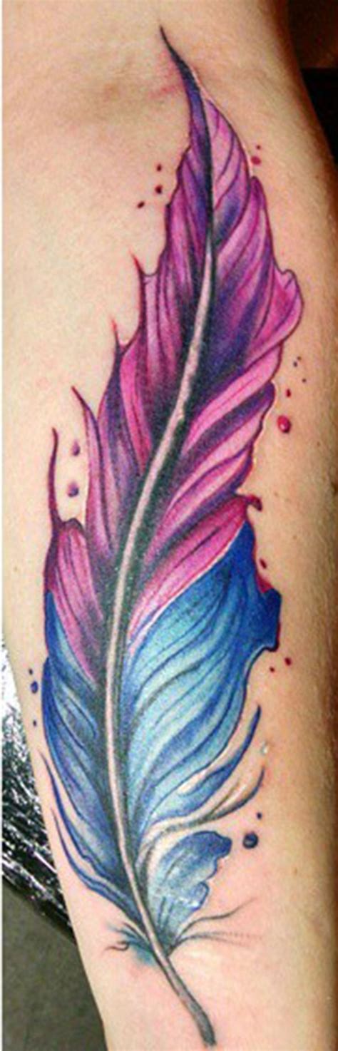 The tattoos are simple but are exceedingly elegant and graceful. Bildergebnis für aquarell tattoo feather | Feather tattoos ...