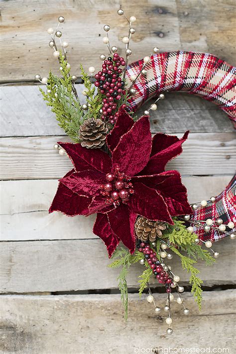 43 Elegant Christmas Wreath To Welcome Your Guest Stylisheye