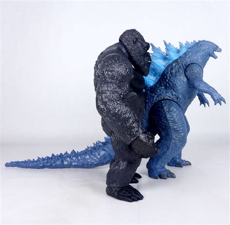At the recent hong kong toys & games fair, the godzilla vs. REVIEW: Playmates Toys Godzilla vs. Kong | Figures.com