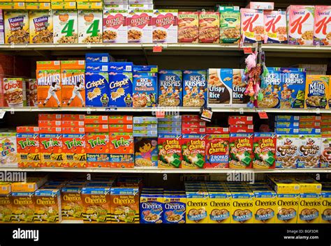 Breakfast Cereal On Display In A Grocery Store Stock Photo Alamy