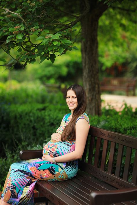 Pregnancy photoshoot in Holland park, London - Margarita Karenko