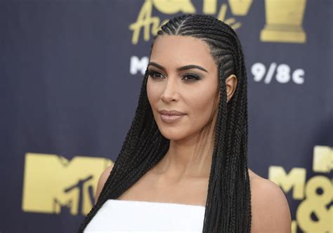Kim kardashian issues statement about kanye west's mental health. Kim Kardashian West Locks Arms With Prison Reform Warriors ...