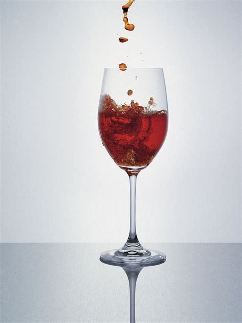 무료 이미지 계수기 얼음 빨간 음주 적포도주 식기류 자료 바텐더 알코올 칵테일 와인 병 붓다 유리 병